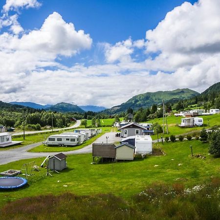 Smordal Hytteutleie Og Camping Nordfjordeid Exterior foto